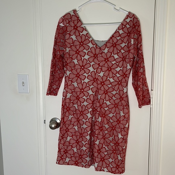 Diane Von Furstenberg red floral embroidered shift dress, size 6! - Picture 8 of 8